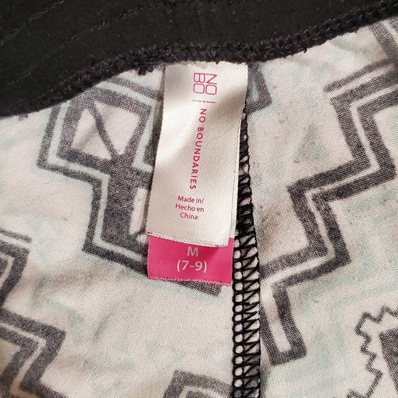 No Boundaries Medium Black White and Mint Tribal Shorts - Picture 2 of 3